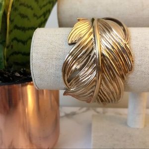 STELLA & DOT Secret Garden Gold Leaf Feather Cuff